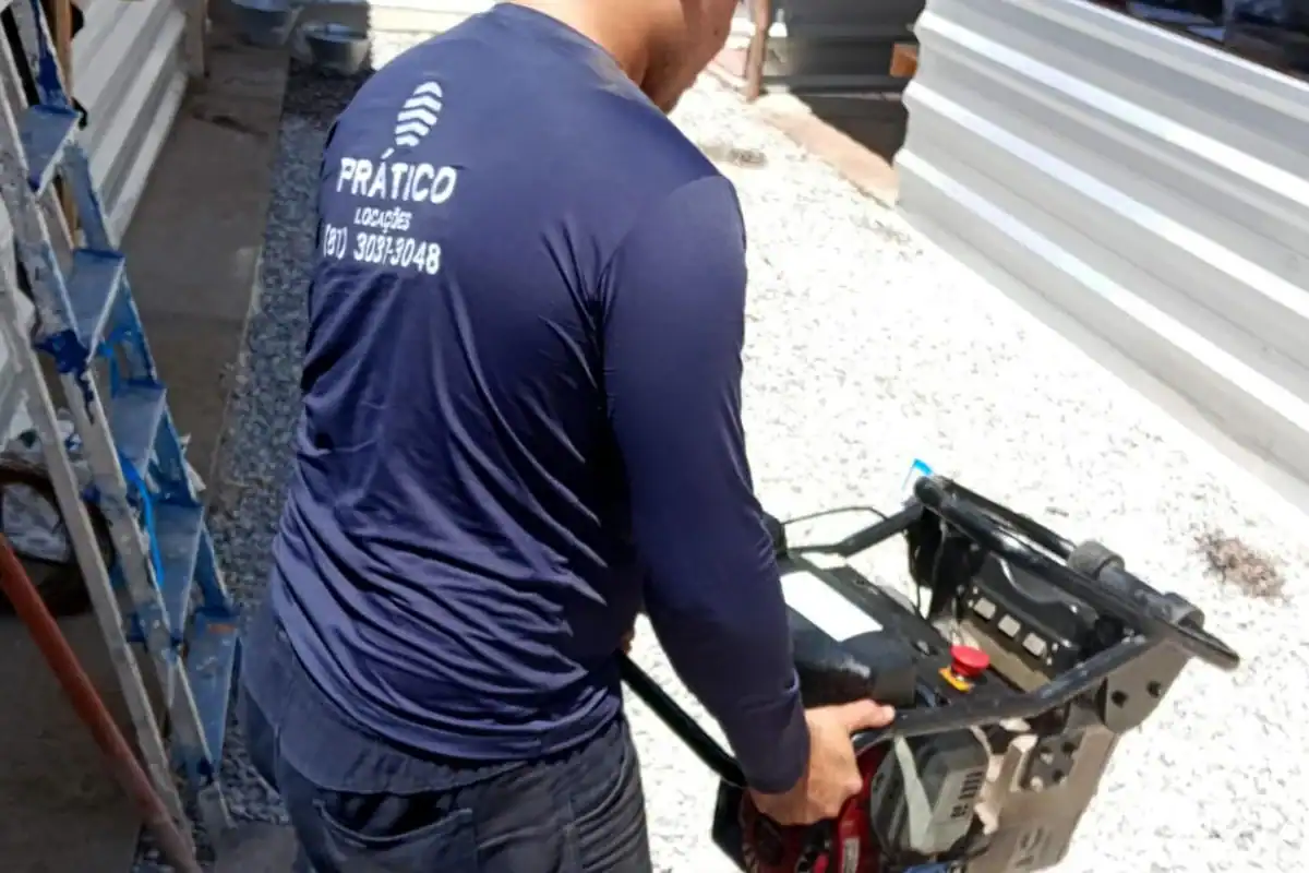 Compactação de solo em canteiro de obra no Recife