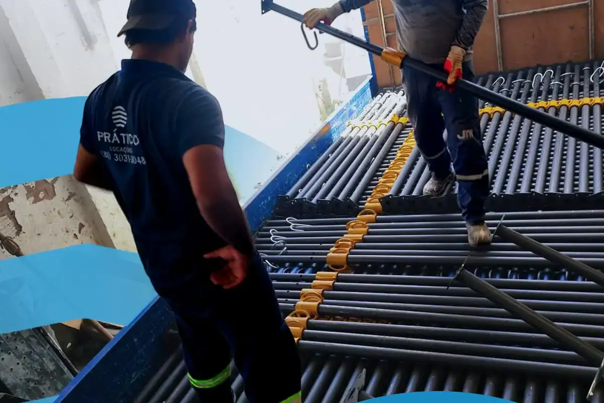 Escoramento de laje montado em obra no Recife