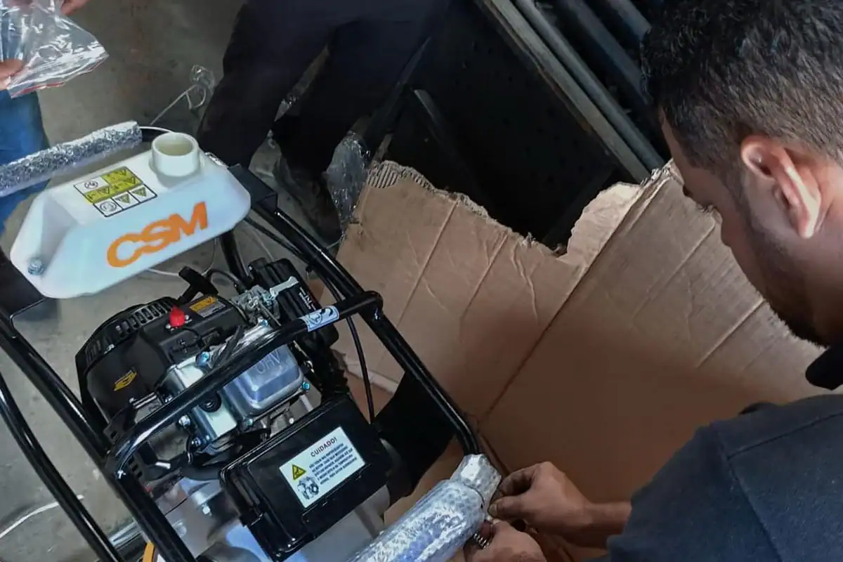 Gerador CSM novo sendo preparado no estoque da Prático