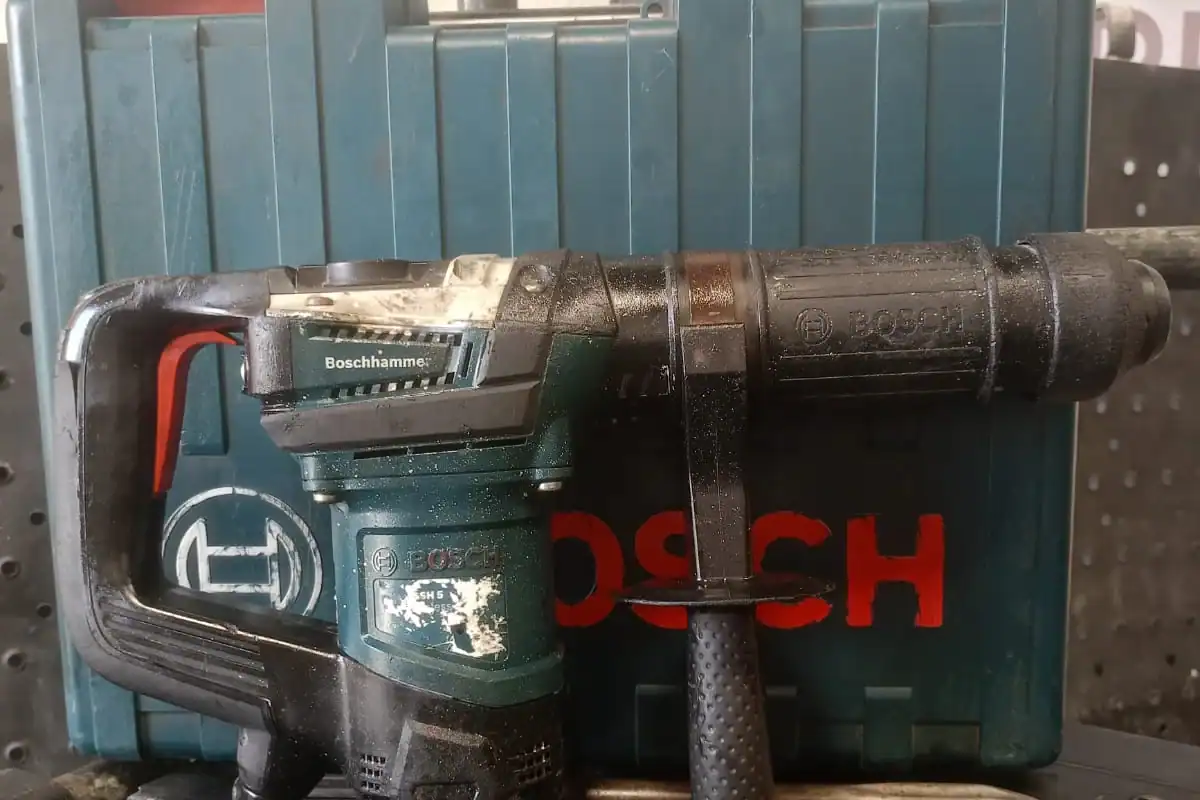 Martelete perfurador Bosch para furos em concreto
