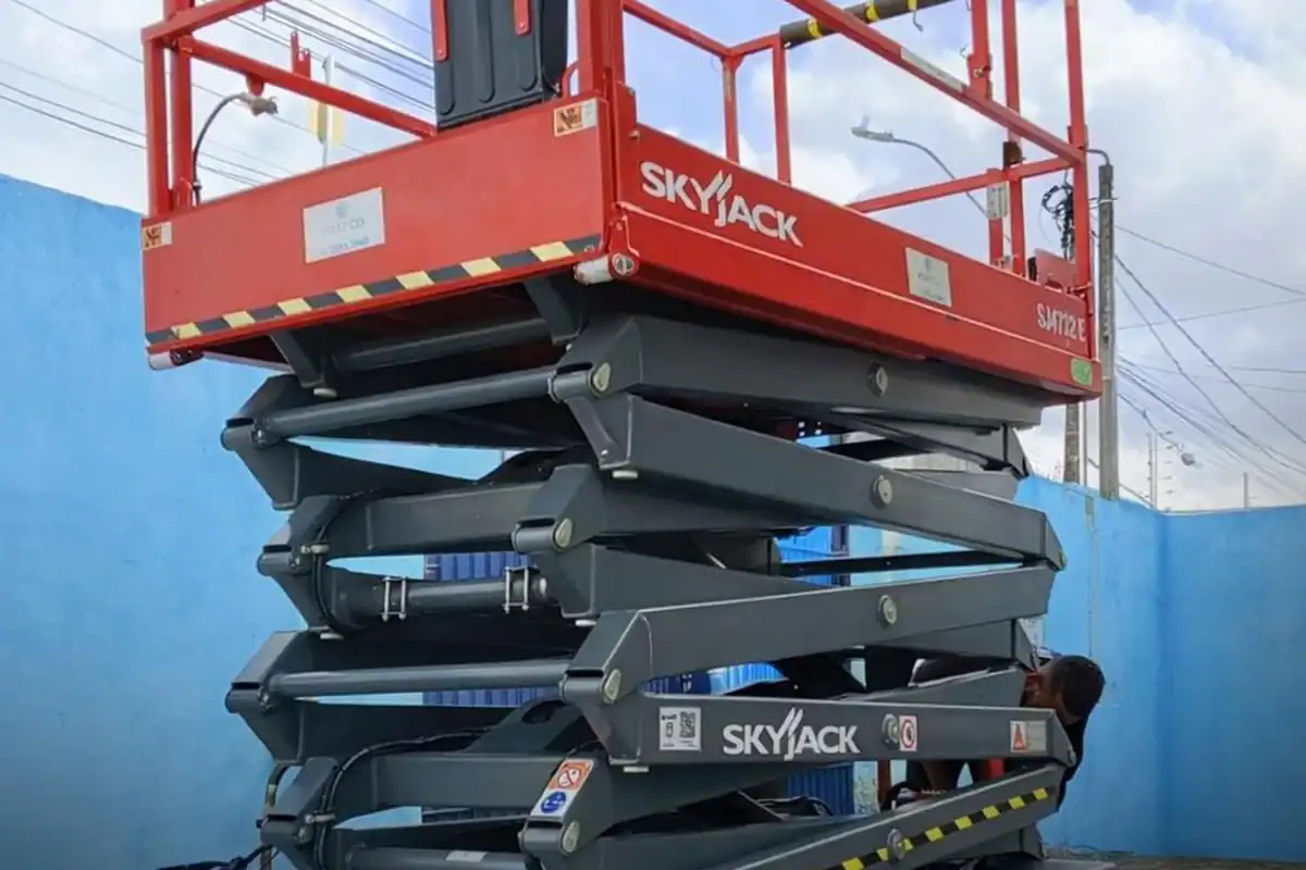 Plataforma elevatória tesoura estendida para trabalho em altura