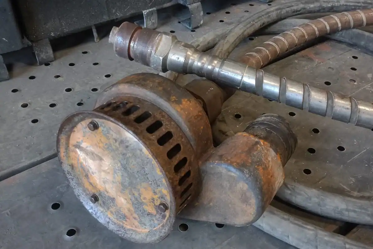 Vibrador de concreto com motor e mangote flexível