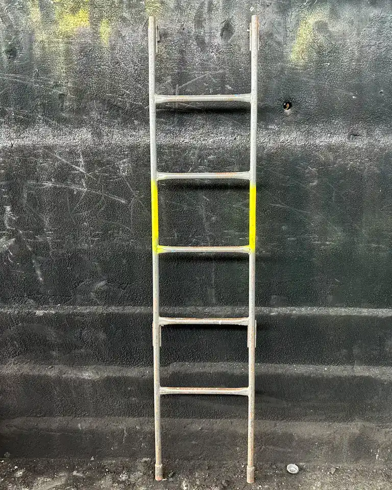 Escada de 2 m para andaime tubular da frota da Prático Locações em Recife