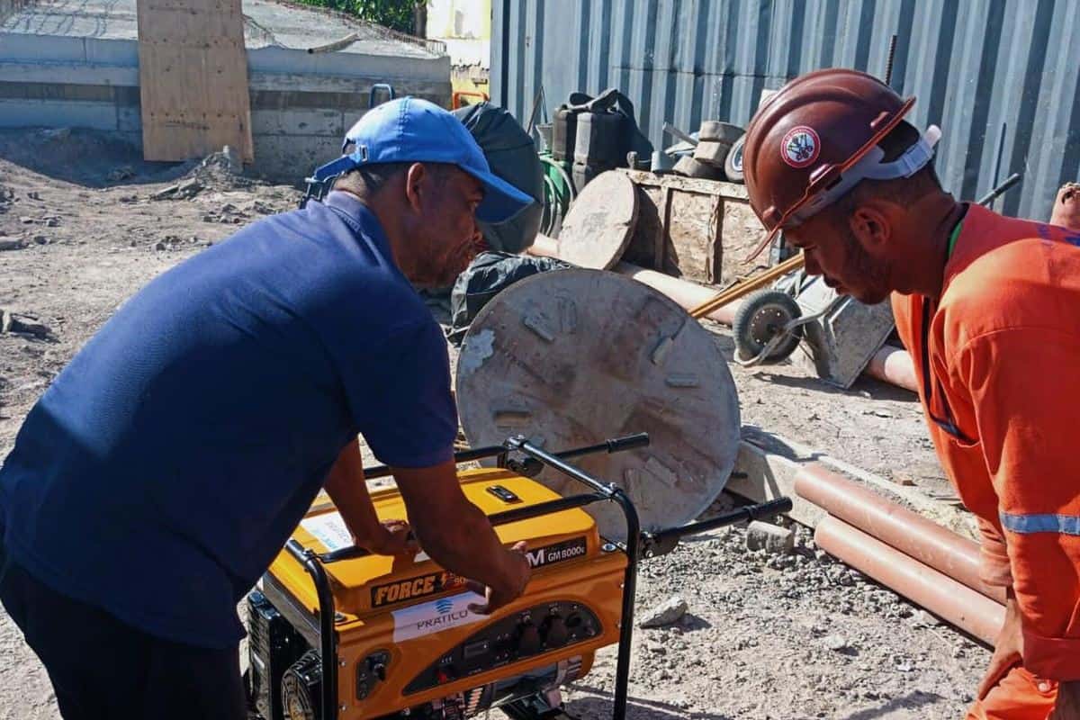 Gerador de energia da Prático Locações instalado em canteiro de obra no Recife